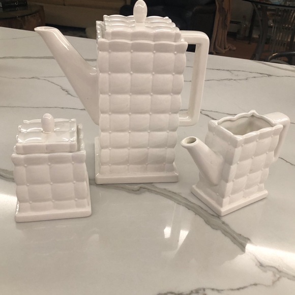 Tea pot milk sugar set